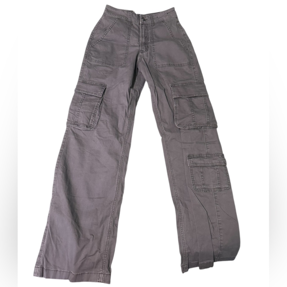 Hollister cargo pants, never worn. Tag ripped off back